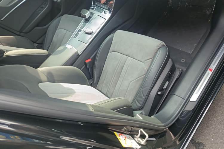 Used Audi A6L 2022 40 TFSI Luxury Dynamic Model
