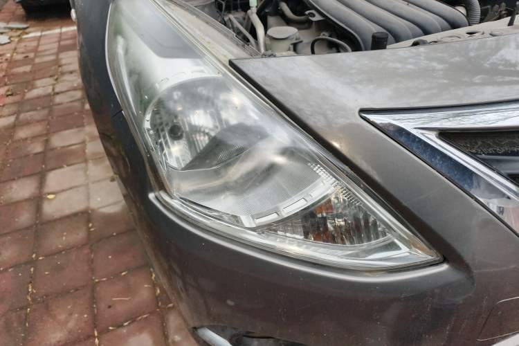 Used Nissan Sunny 2014 1.5XE Manual Elite Edition Right Front Headlight
