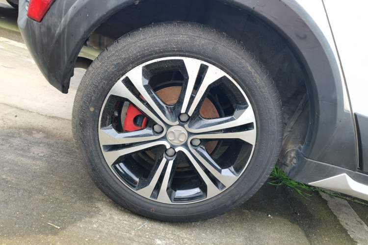 Used BAIC Senova X25 2015 1.5L Manual Elite Edition Right Rear Wheel Hub