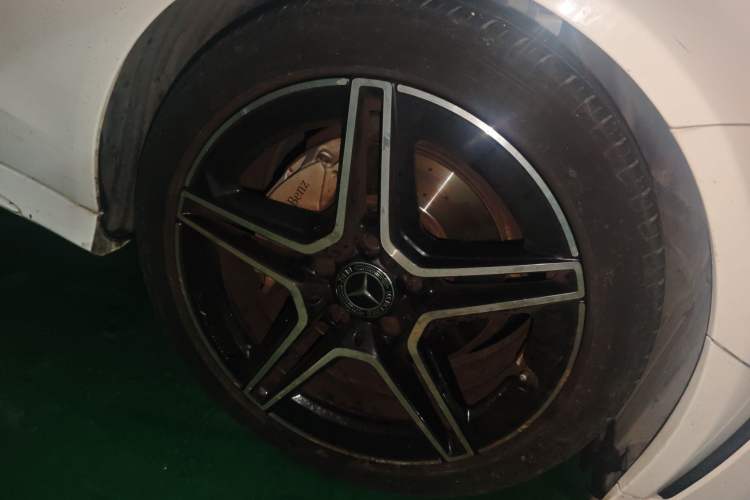 Used Mercedes-Benz C-Class 2020 C 260 Coupe Right Front Wheel Hub