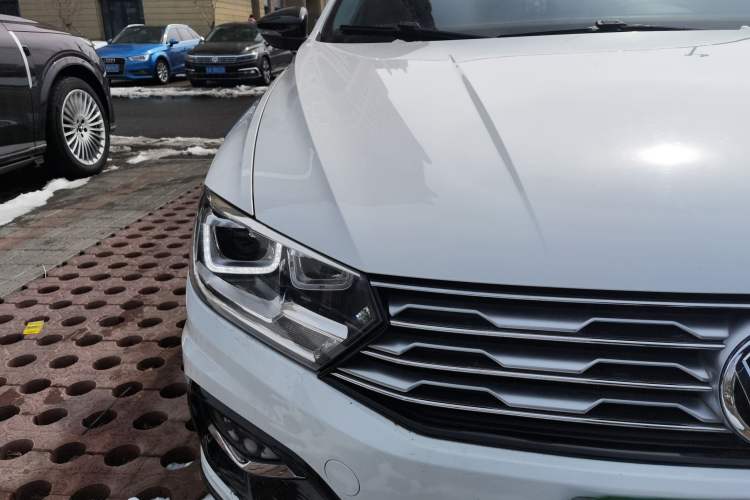 Used Volkswagen C-TREK 2018 230TSI DSG Comfort Model Right Front Headlight