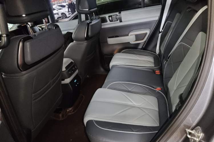 Used Formula Leopard Leopard 5 2023 Navigator Edition