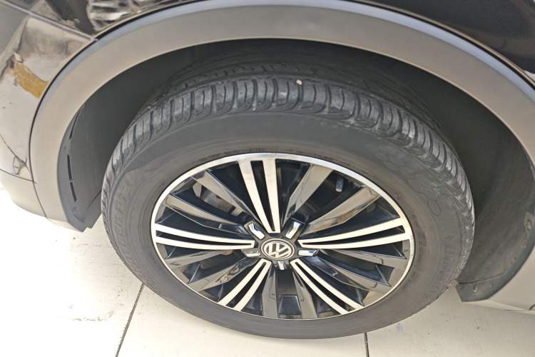 Used Volkswagen Tiguan L 2019 Updated Version 330TSI Automatic Two-Wheel Drive Panoramic Comfort Edition China VI Standard
