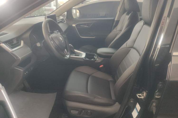 Used Toyota Wildlander 2020 2.0L CVT 4x4 Luxury Edition
