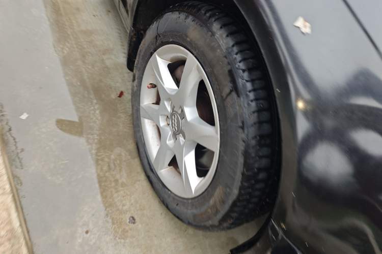 Used Audi A6L 2011 2.0 TFSI Automatic Standard Edition Right Front Wheel Hub