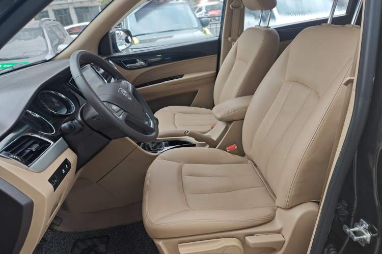 Used Baojun 730 2016 1.5T Manual Comfort Version 7 Seats