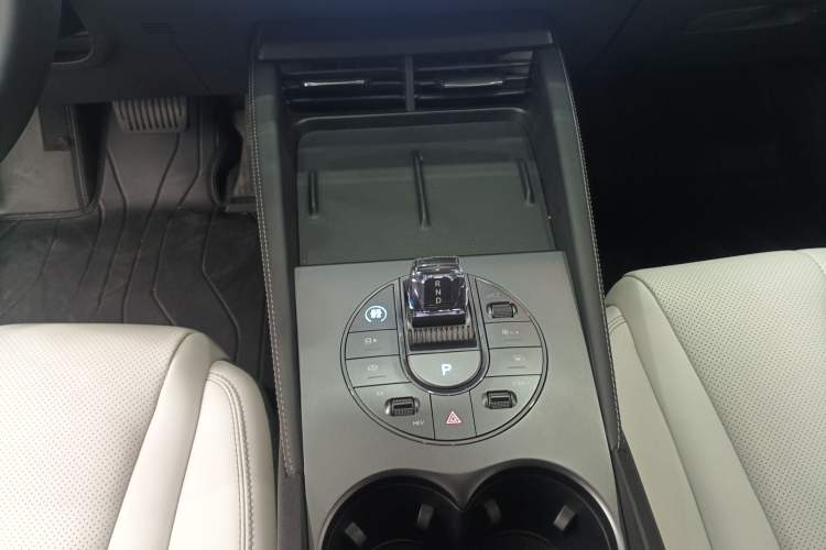 Used BYD Seal 06 New Energy 2024 DM-i 80KM Prestige Model Gear Lever