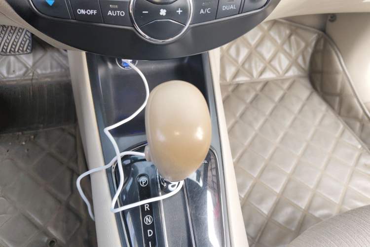 Used Nissan Tiida 2011 1.6L CVT Smart Version Gear Lever