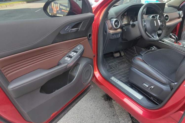 Used Wey VV5 2021 1.5T Two-Wheel Drive Color Pioneer