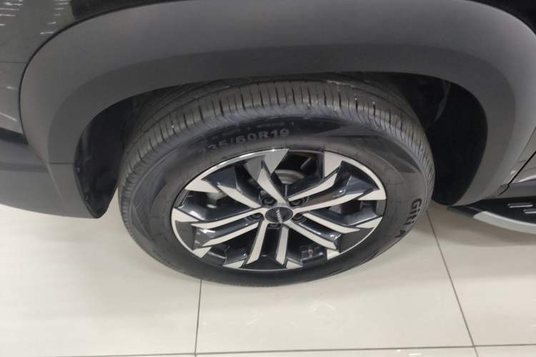 Used Haval DARGO 2024 1.5T DCT Border Collie Edition Left Front Wheel Hub