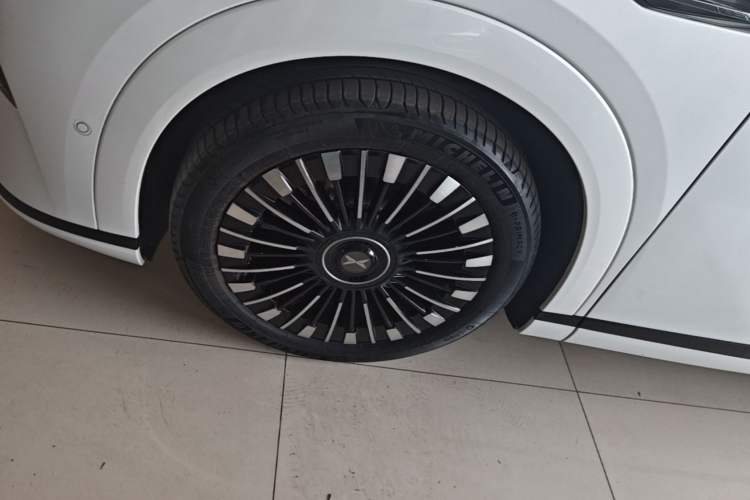 Used XPeng X9 2025 740 Ultra-Long Range Max Exterior 4