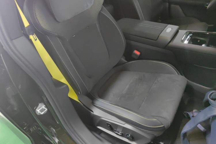 Used Lynk & Co Lynk & Co 10 EM-P 2025 Model 240 All-Wheel Drive Ultra—Sport Edition