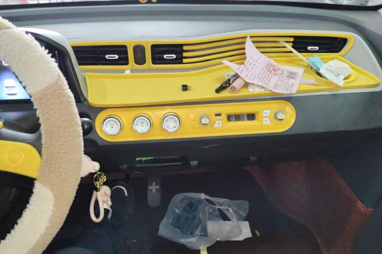 Used Wuling Hongguang MINIEV 2022 Macaron Premium Model – Lithium Iron Phosphate