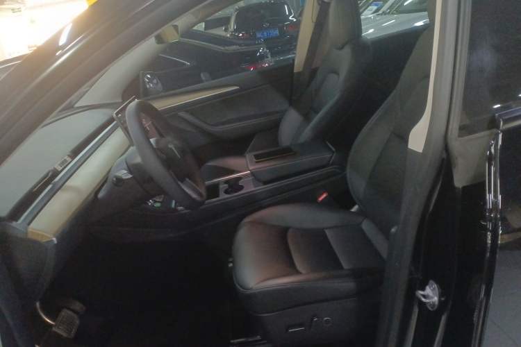 Used Tesla Model Y 2022 Long-Range All-Wheel-Drive Version