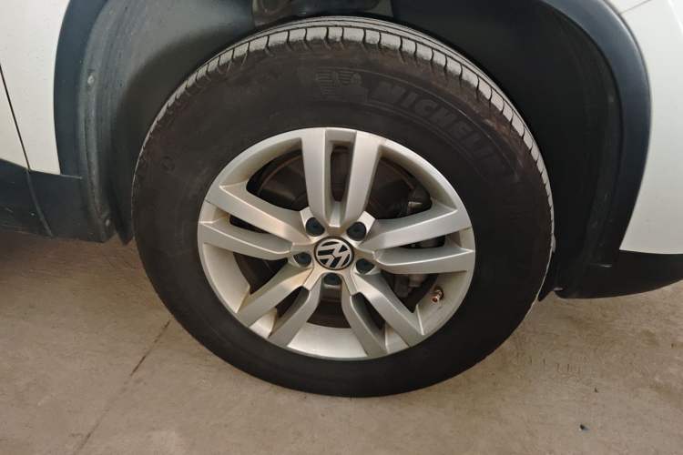 Used Volkswagen Tiguan 2015 1.8TSI Automatic Two-Wheel Drive Trend Edition Right Front Wheel Hub
