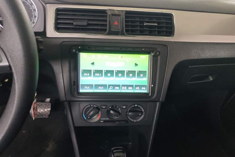 Used Skoda Rapid Spaceback 2016 Revised 1.6L Automatic Chuanxing Version Audio And AC Panel