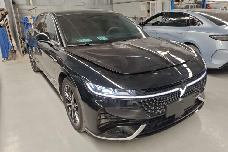 Used VOYAH PASSION 2024 PHEV Four-Wheel Drive Ultra-Long Range Executive Edition Front Right 45 Deg