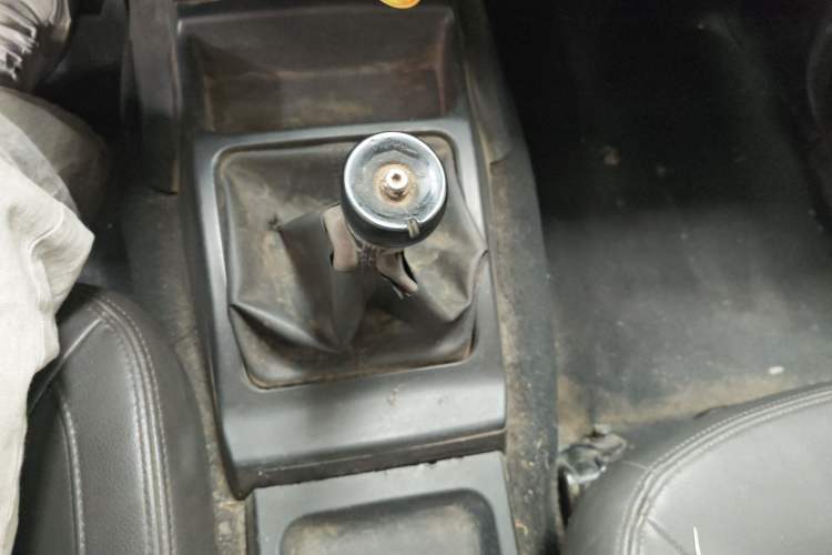 Used Great Wall Wingle 5 2017 2.2L Classic Version Two-Wheel Drive Small Double-Cab 491QE Gear Lever