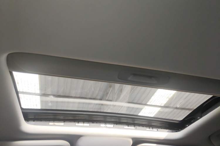 Used Haima V70 2016 2.0L Manual - Comfort Edition 6 Seats
