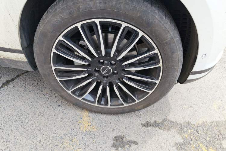 Used Land Rover Range Velar 2021 P250 model Right Front Wheel Hub