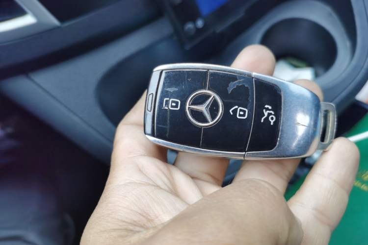 Used Mercedes-Benz Vito 2021 2.0T Elite Version 7 Seats Vehicle Key