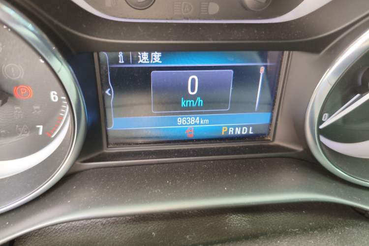 Used Buick Envision 2018 20T Two-Wheel-Drive Leading Model Odometer Close Up