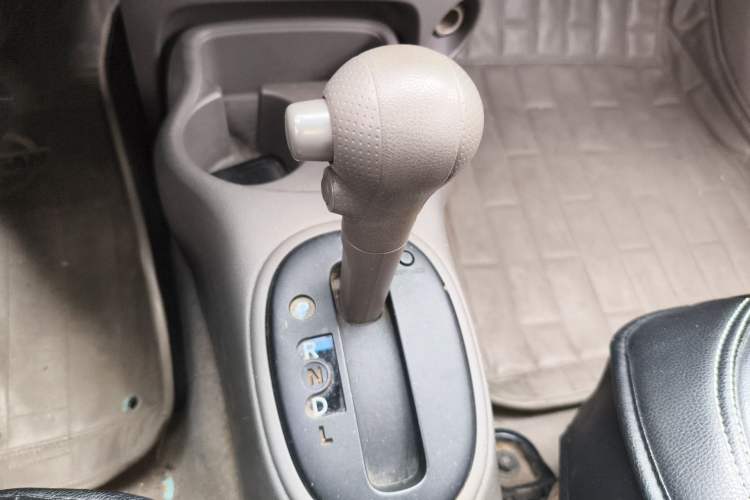 Used Nissan Sunny 2011 1.5XE CVT Comfort Edition Gear Lever