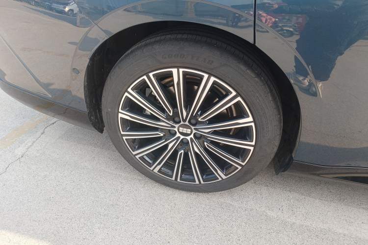 Used Geely Galaxy 8 2025 130km EM-P Starship Edition