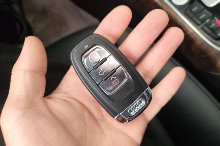 Used Audi Q5 2010 3.2 FSI Sport Edition Vehicle Key