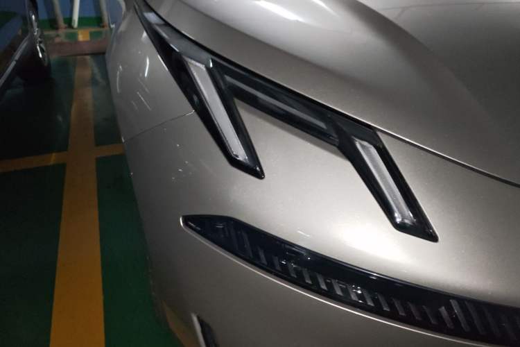 Used Lynk & Co 07 2024 EM-P 126 Long-Range Halo Right Front Headlight