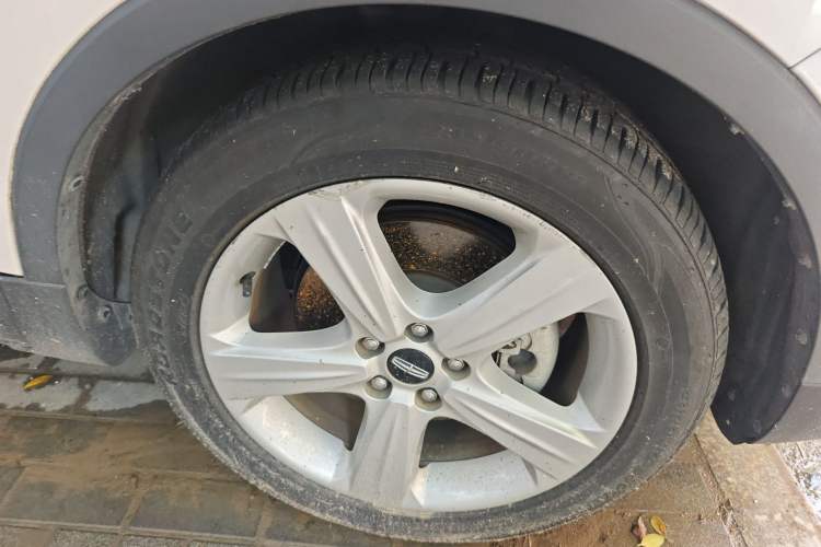 Used Lincoln MKC 2017 2.0T Two-Wheel Drive Deluxe Edition Right Front Wheel Hub