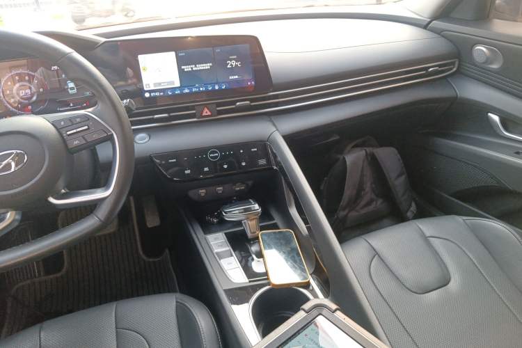 Used Hyundai Elantra 2021 1.5L CVT LUX Prestige Edition