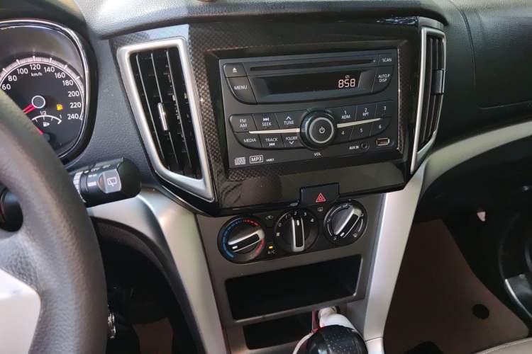 Used Venucia T70 2015 2.0L CVT Smart Choice Edition
