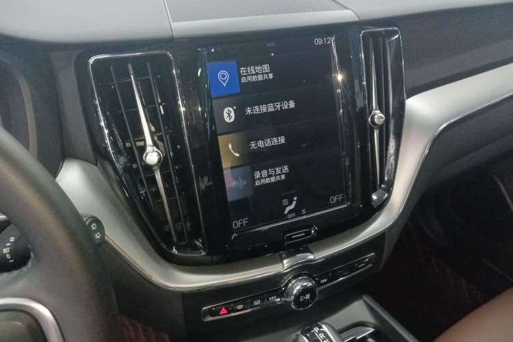 Used Volvo XC60 2021 T5 4x4 Smart Luxury Edition Audio And AC Panel