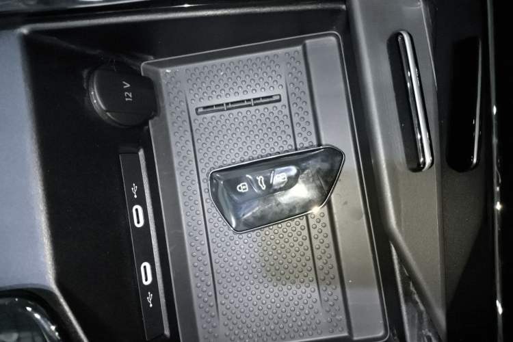 Used Volkswagen Tavendor 2026 Model 380TSI Four-Wheel Drive R-Line Cruise Zhongxiang Edition
