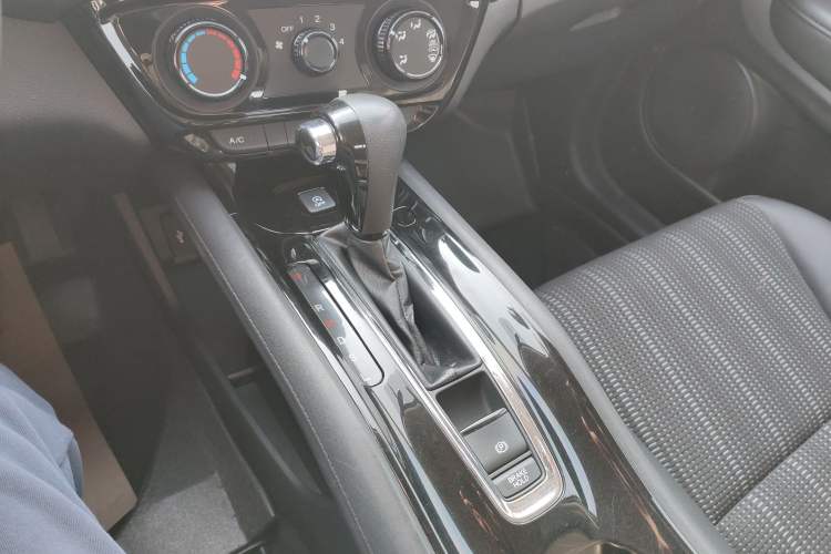 Used Honda Vezel 2015 1.8L CVT 2WD Elite Model