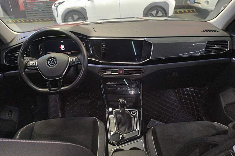 Used Volkswagen Tayron 2020 330TSI Two-Wheel Drive Luxury Smart Connectivity Version Center Console