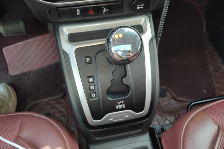 Used Jeep Compass 2014 Revised Version 2.4L Four-Wheel Drive Comfort Edition Gear Lever