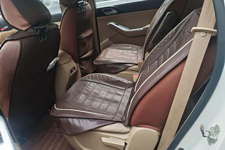 Used Baojun 730 2014 1.5L manual standard trim 7 seats
