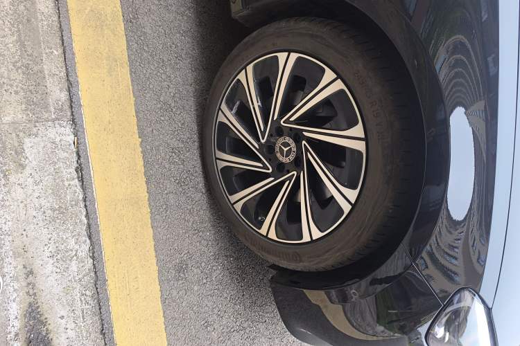 Used Mercedes-Benz E-Class 2024 E 300 L Luxury Model Right Front Wheel Hub