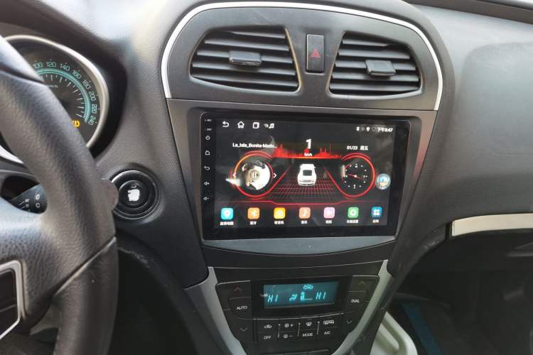 Used GAC Trumpchi GS5 2013 1.8T Automatic All-Wheel-Drive Luxury Edition Audio And AC Panel