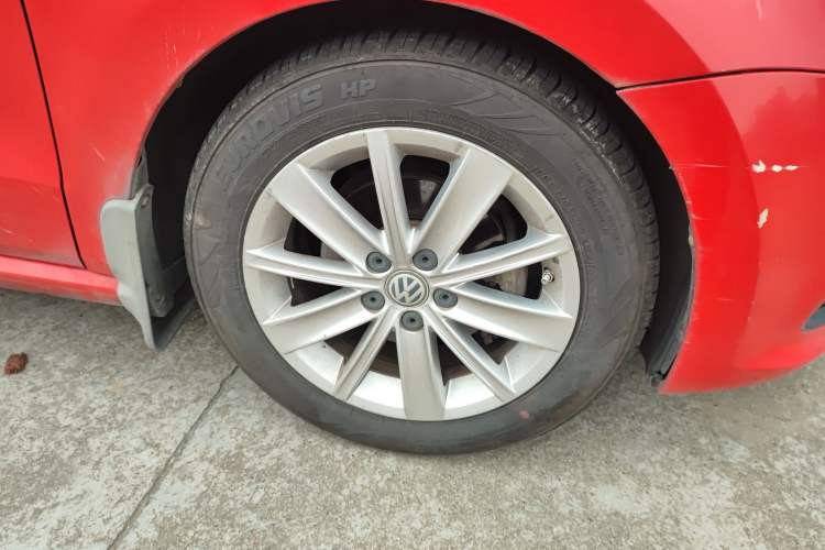 Used Volkswagen Polo 2014 1.6L Automatic Comfort Edition Right Front Wheel Hub