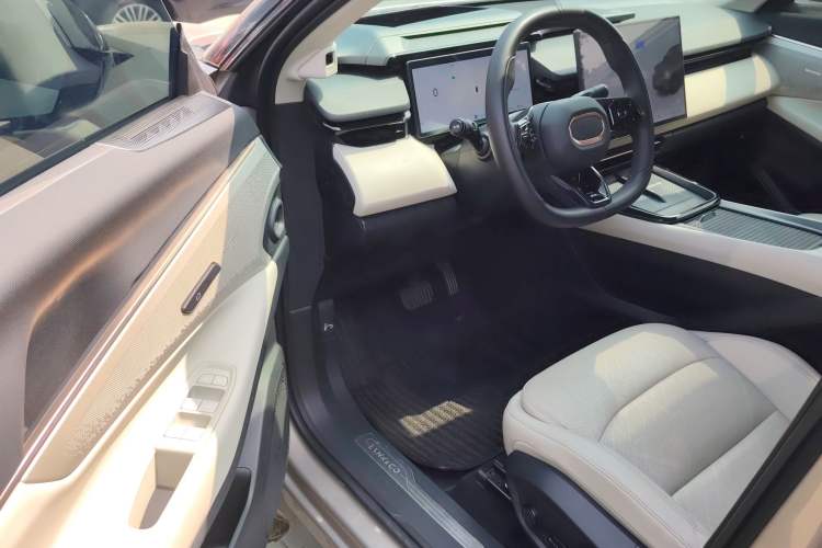 Used Lynk & Co 08 EM-P 2023 245km Ultra-Long Range Halo