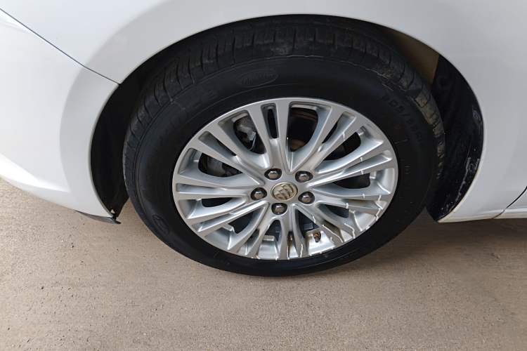 Used Buick GT 2015 15N Automatic Deluxe Edition Left Front Wheel Hub