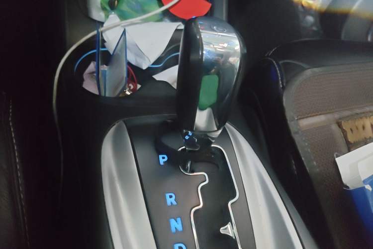 Used Dodge Journey 2013 2.4L Two-Wheel Drive Luxury Version Gear Lever