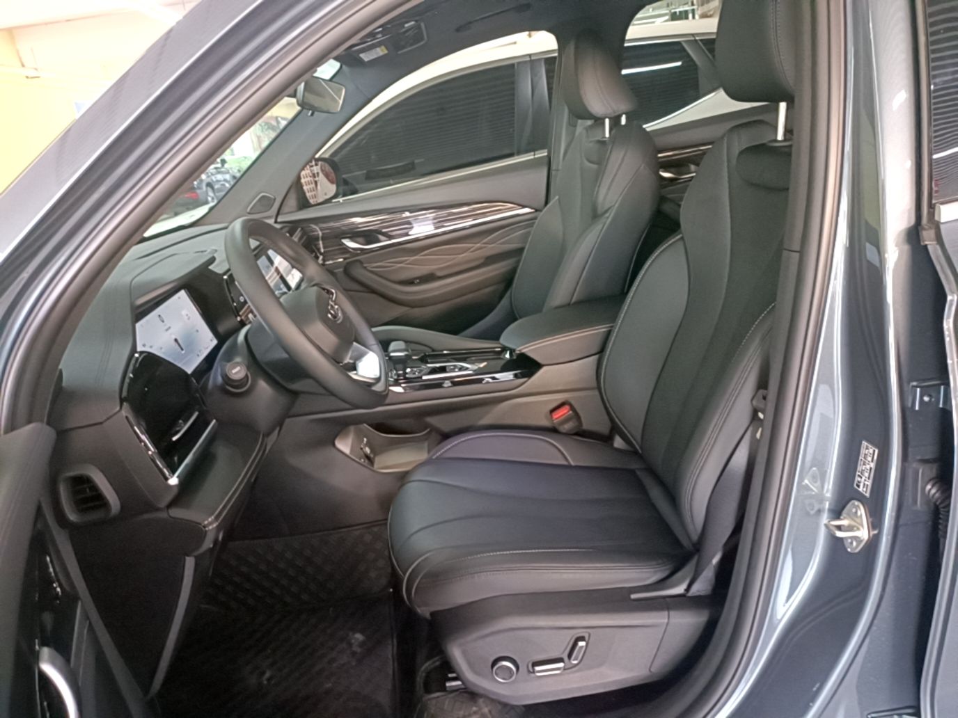 Geely Auto Monjaro L 2024 2.0TD DCT EVO Two-Wheel Drive Long-Range Version — снимка 17