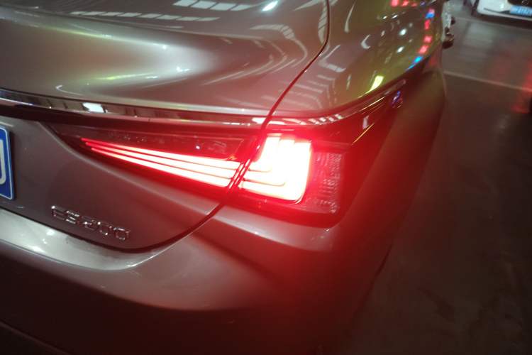 Used Lexus ES 2018 200 Excellence Edition China V Standard
