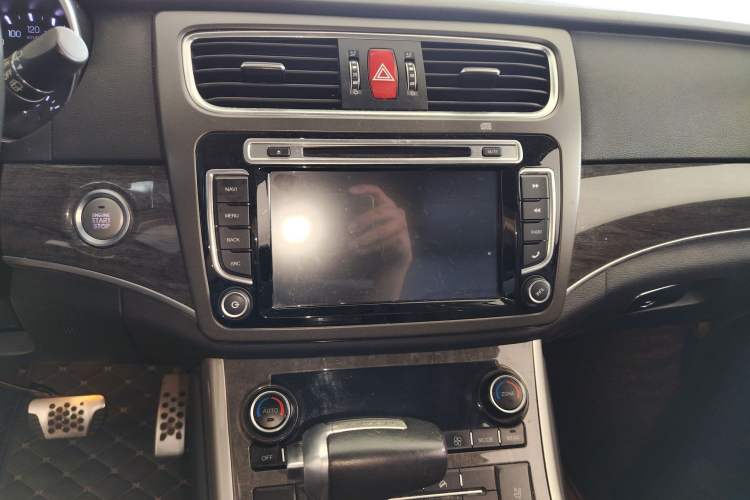 Used Haval H8 2015 2.0T Four-Wheel Drive Elite Model
