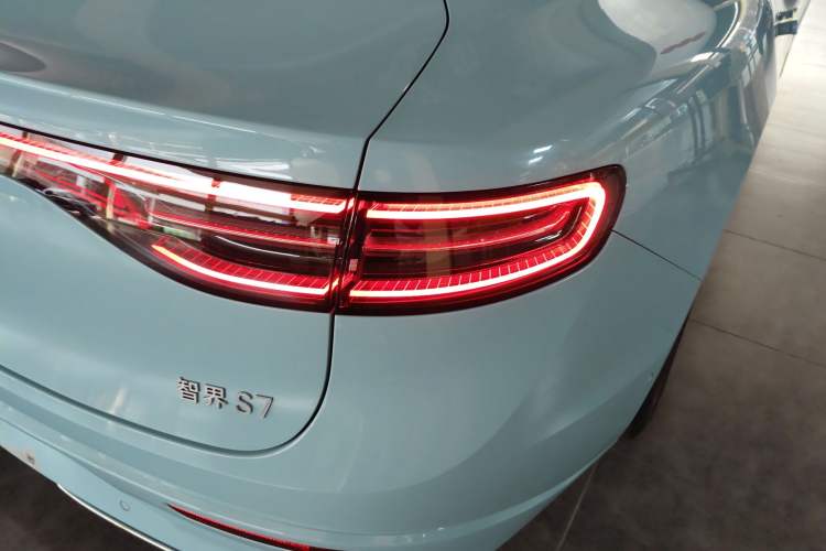 Used Hima Luxeed S7 2024 Max+ Rear-Drive Ultra-Range Intelligent Driving Edition Right Rear Taillight