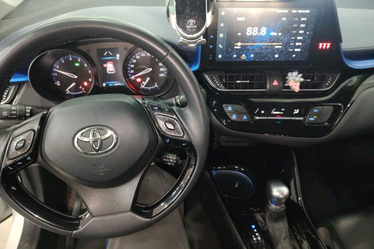 Used Toyota C-HR 2021 2.0L Luxury Edition Center Console